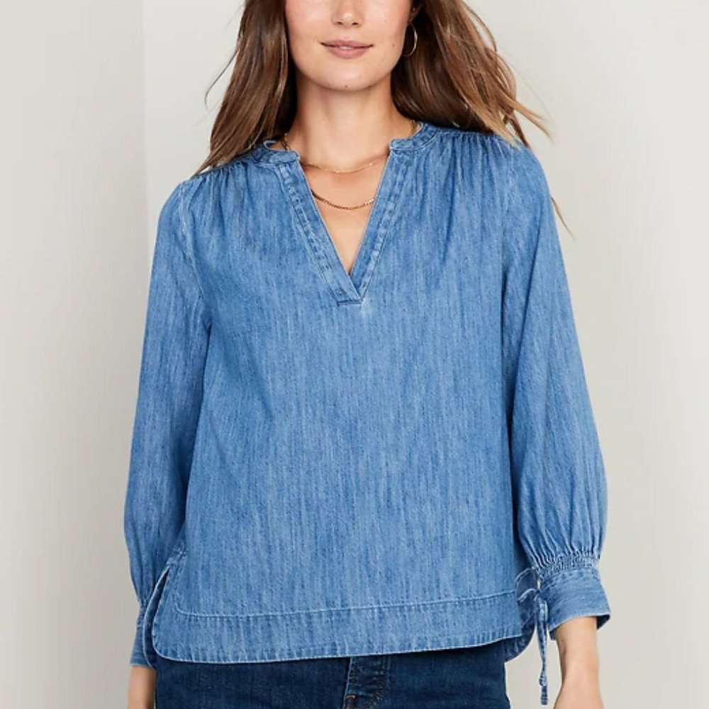 BNWT Old Navy Chambray Denim V-neck Top